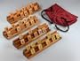 Rummy - Rummikub - Strategiespiel - Gesellschaftsspiel im Stoffbeutel - Halterungen und Steine in edler Holzausf�hrung