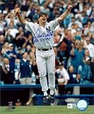 David Wells signed New York Yankees 8X10 Photo- PG 5-17-98 (Perfect Game)- MLB Hologram