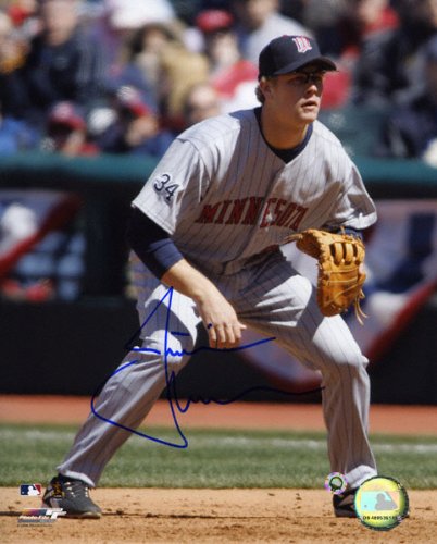 Justin Morneau Minnesota Twins - Fielding - Autographed 8x10 Photograph