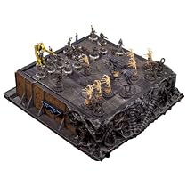 Aliens / Deluxe Pewter Chess Set
