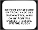 On peut construire un trône avec des baïonnettes, mais on ne peut pas s'asseoir dessus. (Victor Hugo) tapis de souris décoré