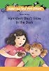 Hamsters Don't Glow in the Dark (Abby and Tess Pet-Sitters) (Abby and Tess Pet-Sitters) (Abby and Tess Pet-Sitters)