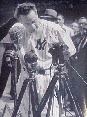 Lou Gehrig New York Yankees 16x20 Photo (Retirement Closeup)