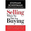 Selling When No One Is Buying (Growing Prospects, Clients, and Sales in Tough Economic Times) (Paperback)