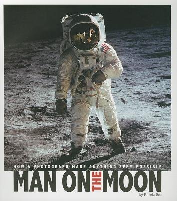 Man on the Moon( How a Photograph Made Anything Seem Possible)[MAN ON THE MOON][Paperback]