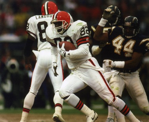 OZZIE NEWSOME CLEVELAND BROWNS 8X10 SPORTS ACTION PHOTO (G)