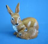 Eigenschaften JS GartenDeko e.K.  / Deko Hase braun mit Jungen Höhe 21 cm Figur aus Kunststoff
