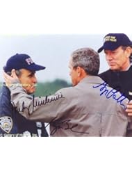 Entertainment Memorabilia: PRESIDENT GEORGE W. BUSH - PHOTOGRAPH SIGNED CO-SIGNED BY: MAYOR RUDOLPH "RUDY" GIULIANI, GEORGE PATAKI