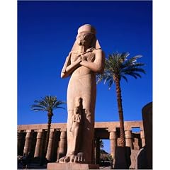Poster 70 x 90 cm - "Statue of God Amun with Pharaoh Seti I at feet in Hypostyle Hall of Karnak Temple." von Anders Blomqvist / Lonely Planet Images - auch in anderen Gr��en und als Leinwandbild erh�ltlich