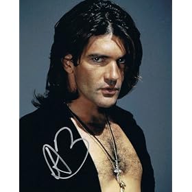 ANTONIO BANDERAS - Desperado Hunk AUTOGRAPH Signed 8x10 Photo