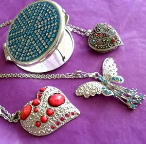 Amazon.com: 4-piece Valentine's Day Gift Set - 2 Heart Pendants, 1