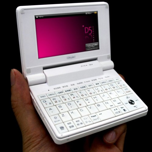 Cover image : iriver フルカラーLCDコンパクト電子辞書 D5 2GB ホワイト 33コンテンツ/TOEIC/マルチメディア機能/FMラジオ/Outlookリンク対応電子手帳機能搭載 D5-2GB-WHT