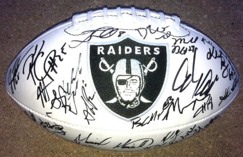 2010-11 OAKLAND RAIDERS TEAM SIGNED AUTOGRAPHED LOGO FOOTBALL MCFADDEN, CAMPBELL + W/ HOLOGRAM + COA