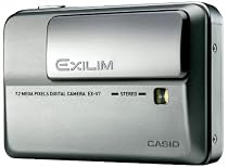 Casio EXILIM EX-V7 Digitalkamera (7 Megapixel, 7fach opt. Zoom, 6,4 cm (2,5 Zoll) Display, Bildstabilisator) silber