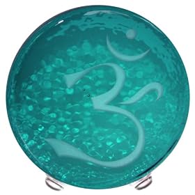 This Om Sanskrit design celebrates the Hindu, Jain and Buddhist cultures. It is symbolic... by Gong Glass Works