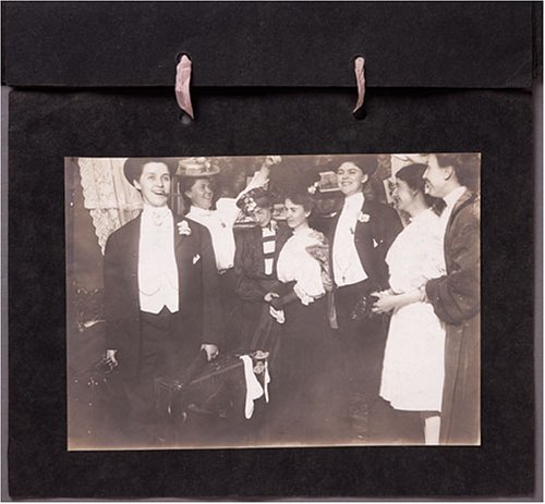 Cover image : Snapshot Chronicles: Inventing the American Photo Album