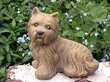 Eigenschaften Tiefes Kunsthandwerk GbR  / Steinfigur Tierfigur Hund Westi hellbraun