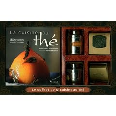 La cuisine au th� : Coffret avec un livre, 2 bo�tes � th� et 2 sachets de th�s.