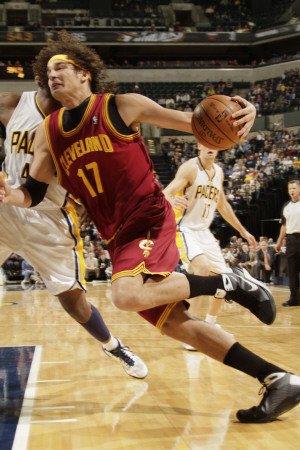 Cleveland Cavaliers v Indiana Pacers: Anderson Varejao Photographic Poster Print by Ron Hoskins, 12x18