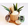 Geburtstagsgeschenke Set BAMBOO handverpackt mit Peelingkissen und Massageb�rste sowie Nagelb�rste und Bambus Duftkerze sowie Haarb�rste