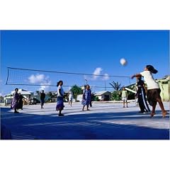 Poster 80 x 50 cm - "Locals playing a game of volleyball." von Christian Aslund / Lonely Planet Images - auch in anderen Gr��en und als Leinwandbild erh�ltlich