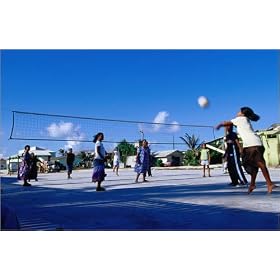 photographie Locals playing a game of volleyball. est disperible en (L x H): 110 x 70 cm de C. As...