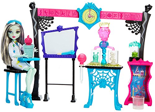 Monster High Skulltimate Science Class Playset with Doll