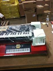 Yamaha YPT-220 61 Key Personal Keyboard with AC Adapter