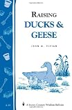 Raising Ducks& Geese: Storey's Country Wisdom Bulletin A-18 (Storey Publishing Bulletin)