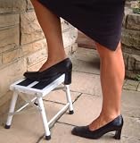 Review MANUFACTURED FOR GOOD IDEAS 456 / MINI STEP STOOL/ IDEAL FOR THE HOME/ BRAND NEW