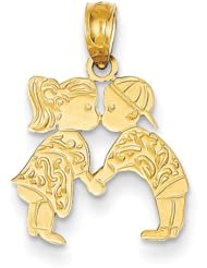 14k Yellow Gold Kissing Boy and Girl Pendant. Metal Wt- 0.88g