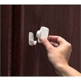 <b>Magnet Key and Holder by Kidco (contains 1 key and 1 key holder)</b>
