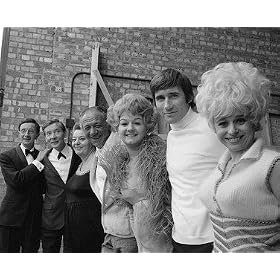 SID JAMES AS GLADSTONE SCREWER, KENNETH WILLIAMS AS FREDERICK CARVER, CHARLES HAWTREY AS DOCTOR ERNEST STOPPIDGE, JIM DALE AS DOCTOR JIMMY NOOKEY, JOAN SIMS AS ELLEN MOORE, BARBARA WINDSOR AS GOLDIE LOCKS, HATTIE JACQUES AS MATRON FROM CARRY ON AGAIN DOCTOR #1 - Photo cin�matographique en noir et blanc - (Choix de 4 tailles)