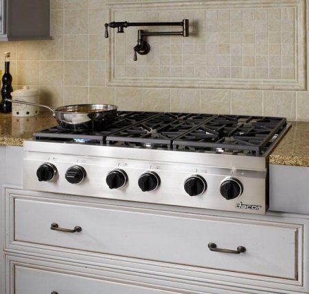 Distinctive 36" Gas Rangetop With Porcelain Enameled Spill Basin Illumina Burner Controls Continuous Grates 6 Sealed Burners and Stainless Steel Finish: Natural
