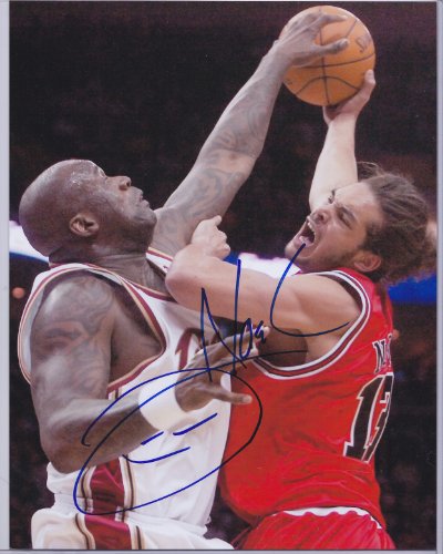 JOAKIM NOAH SIGNED AUTOGRAPHED 8X10 PHOTO CHICAGO BULLS COA