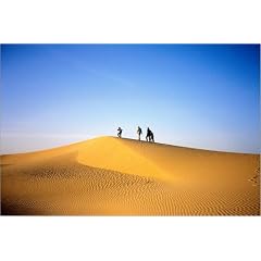 Poster 30 x 20 cm - "Tourists on a sand dune peak in the Sahara Desert, near Timbuktu" von David Else / Lonely Planet Images - auch in anderen Gr��en und als Leinwandbild erh�ltlich