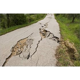 photographie Excessive water damage on country road. est disperible en (L x H): 60 x 40 cm de J. ...