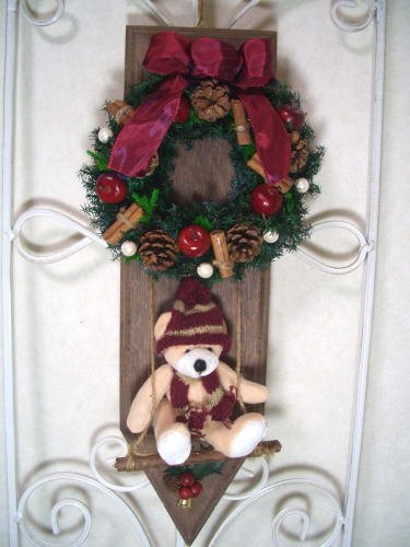 swing bear エンジマフラークマさん　本格的なリースが付いて一味違うクリスマスプレート