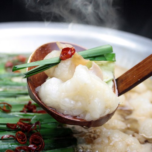究極！豊潤！博多和風醤油もつ鍋セット[国産牛もつ300ｇ]2-3人前 和風醤油スープ／ちゃんぽん麺／にんにく／鷹の爪