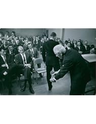 Entertainment Memorabilia: Vintage photo of Sherrifs and detectives attend a seminar about the methods the New York city police use to apprehend narcotics law offenders, 1963.