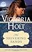 The Shivering Sands: A mysterious and suspenseful gothic romance (Casablanca Classics)