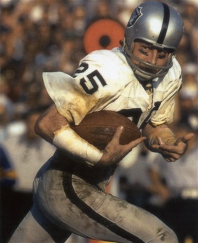 FRED BILETNIKOFF OAKLAND RAIDERS 8X10 SPORTS ACTION PHOTO (2)