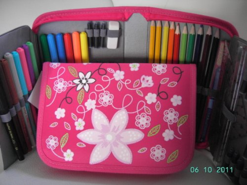 Federtasche mit 26 Teilen gefüllt und dazu das passende Faulenzer.Sie erhalten genau dieses Design im 2er-Set. Federtasche mit 26 Teilen gefüllt und dazu das passende Faulenzer.Sie erhalten genau dieses Design im 2er-Set.