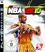 NBA 2K10 legt mit der Jubil�umsedition die Messlatte ein weiteres mal h�her an. NBA 2K10 trumpft mit 
einem einzigartigen Basketballerlebnis auf, inklusive v�llig neuer Gameplay-Komponenten sowie 
realistischeren Spielz�gen, einer unglaublichen Grafik und unerreichten Online-Modi. Dieses Jahr 
wirst Du mit NBA 2K10 mehr als nur die NBA spielen....