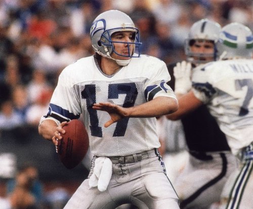 DAVE KRIEG SEATTLE SEAHAWKS 8X10 HIGH GLOSSY SPORTS ACTION PHOTO (M)