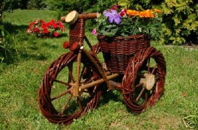 Schönes Dreirad, Motorrad aus Korbgeflecht, Rattan
