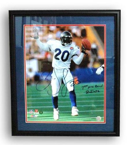Brian Dawkins Autographed/Hand Signed Philadelphia Eagles Framed 16x20 Photo. Framed Piece is 22x26