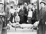  : 1915 HARRY HOUDINI STRAPPED TO COT ESCAPE PHOTO