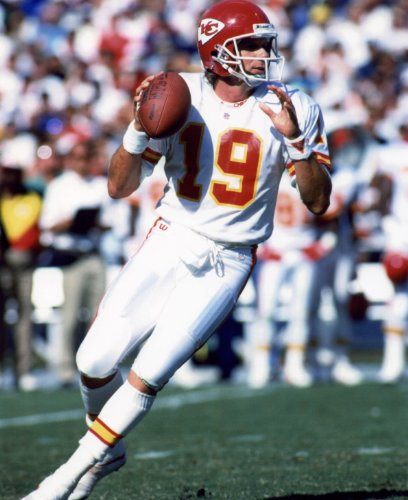 JOE MONTANA KANSAS CITY CHIEFS 8X10 SPORTS ACTION PHOTO J