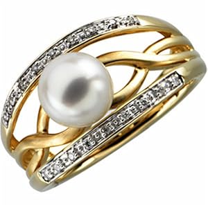 Lovely Freshwater Cultured Pearl and Diamond Ring